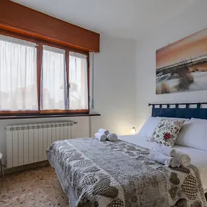 tirrenia-cozy-apartment-near-the-beach.it-tuscanyhotel.com/